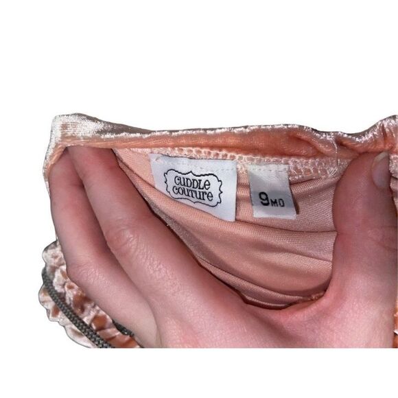 Cuddle Couture size 9M Pink velvet cinched top with lace detailing - Picture 2 of 3